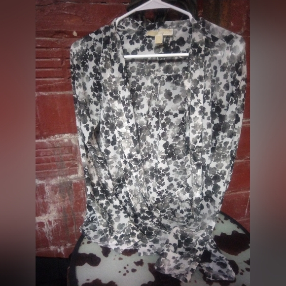 Michael Kors Monochrome Floral Blouse - Picture 1 of 3